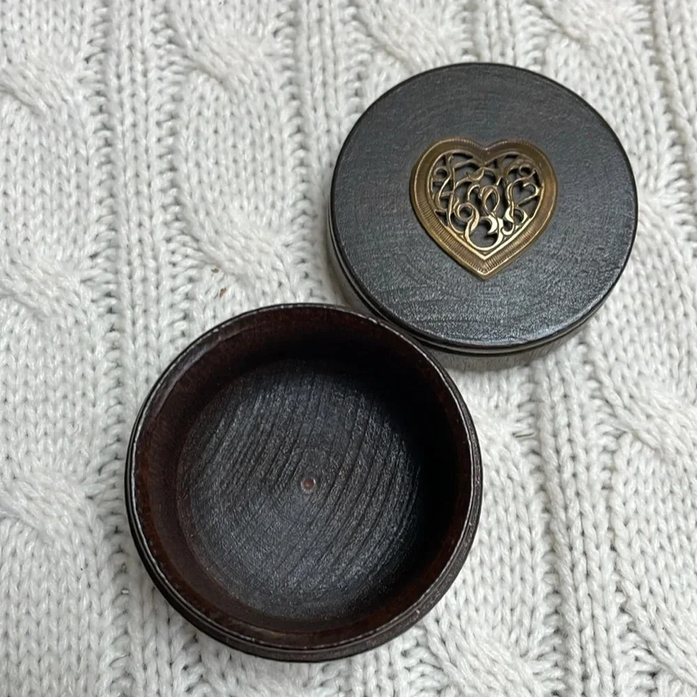 Wooden Trinket box with metal heart top. Measurement’s in pics. Jewelry rings - Picture 4 of 7